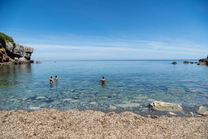 Cala Banyalbufar tiene una tonalidad única en el mundo común en las calas del norte de Mallorca que invita al buceo