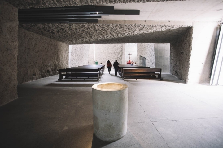 Incuso la pila bautismal es original en la Iglesia del Santísimo Redentor.