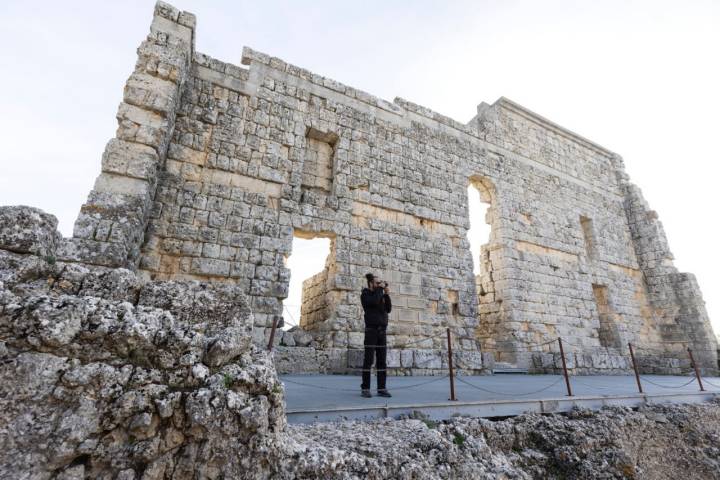 Málaga (España) Ronda 08/01/2025 Reportaje en el Conjunto Arqueológico de Acinipo, que constituye un yacimiento ubicado en la Serranía de Ronda, a 20 kilómetros de la ciudad de Ronda y donde el Teatro Romano es su elemento mejor conservado.Foto: Daniel Pérez