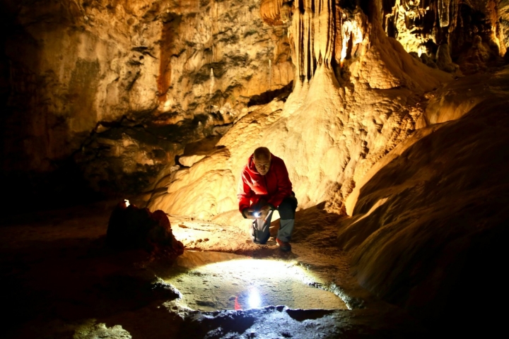 José Manuel Cuevas, guía de la Cueva de Valporquero (León) José Manuel Cuevas, guía de la Cueva de Valporquero (León)