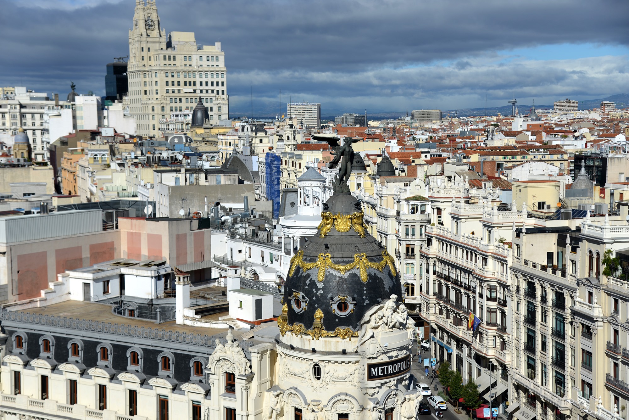 Destinos imprescindibles 2023 Madrid Edificio Metrópolis