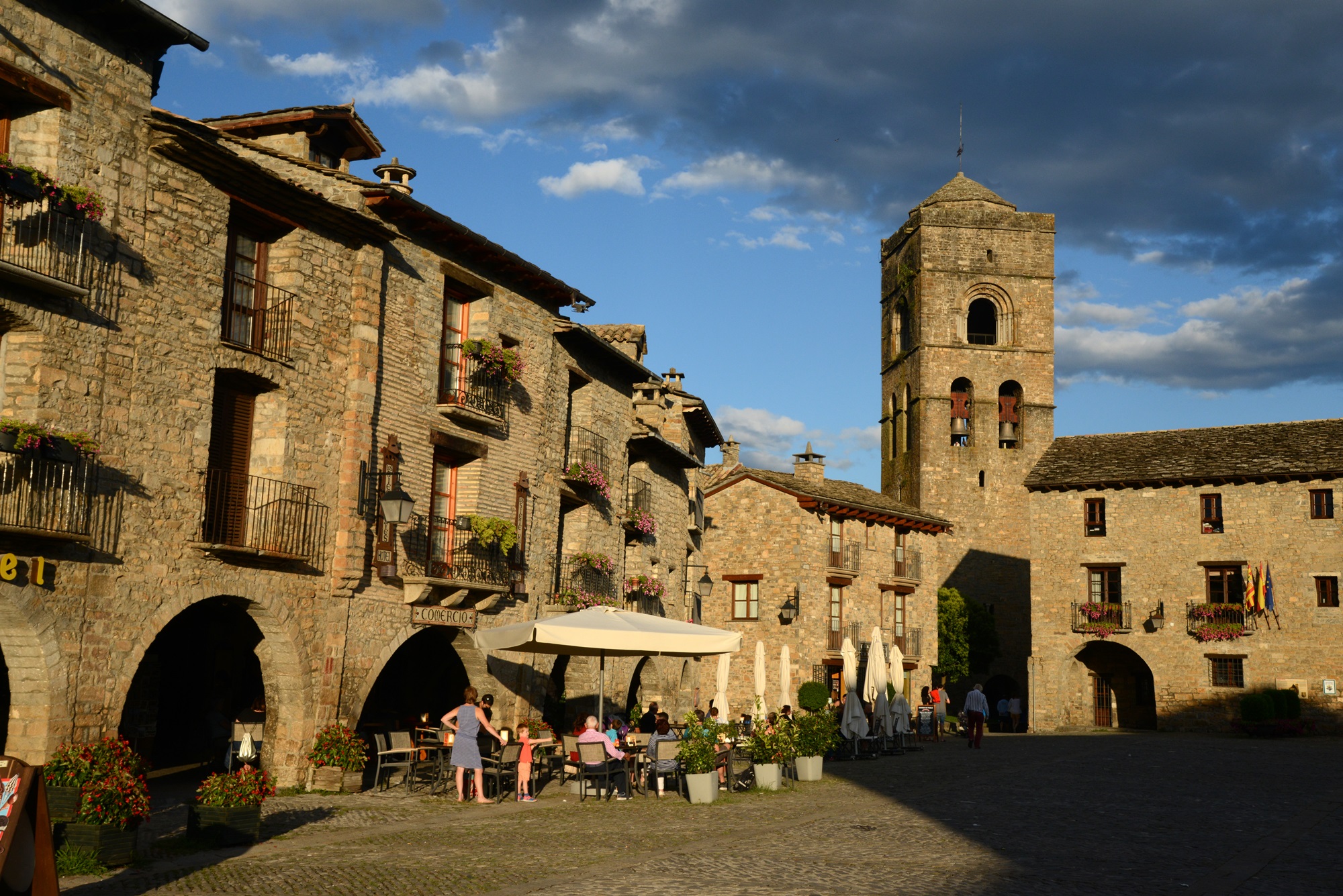 Destinos imprescindibles 2023 Pirineo Huesca Aínsa