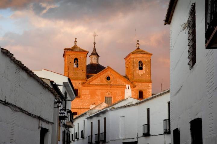 La refulgente iglesia de San Bartolomé. Foto: Manuel Ruiz Toribio.