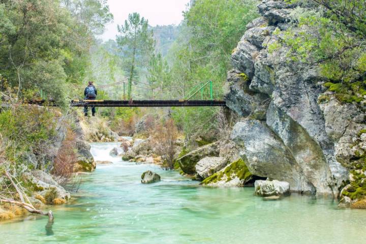 Uno de los puentes que cruza el río Borosa.