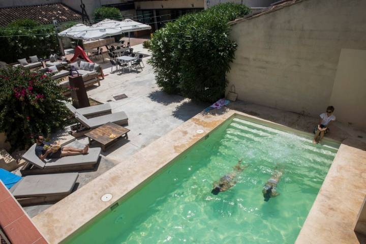 'La Alquería de Vilches' cuenta con un patio con una terraza perfecta para descansar.