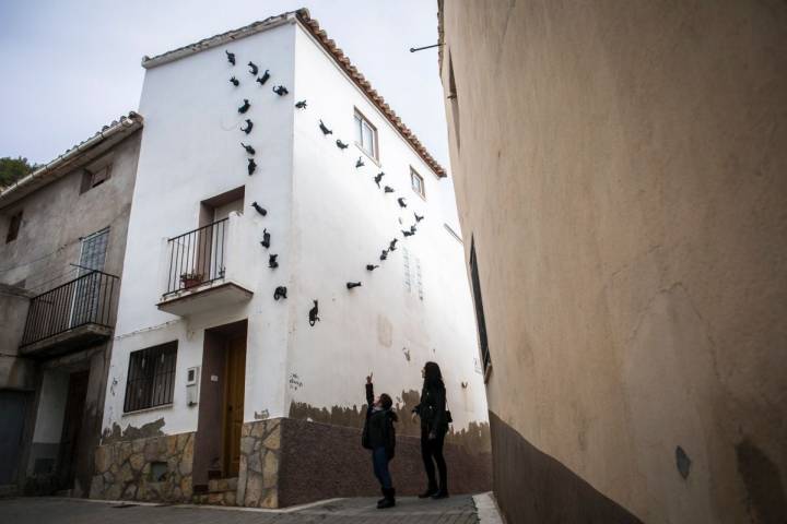 Jugando a descubrir las obras de los artistas en cada calle.