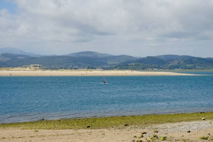 Vistas del Puntal de Laredo desde Santoña