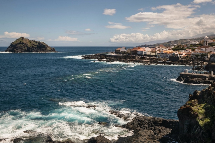 Panorámica de Garachico (Tenerife) desde el Mirador del Emigrante canario.