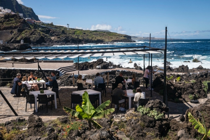 Chiringuito en las piscinas naturales de El Caletón en Garachico (Tenerife).