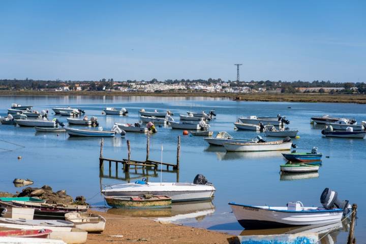 Barcas en la ría de Carreras de Isla Cristina (Huelva)