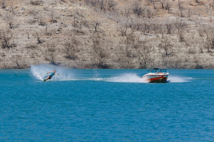 Fuerza y equilibrio, las claves para convertirse en una estrella del 'wakeboard'.