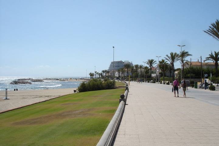 El paseo marítimo de Terramar obliga a un paseo al atardecer. Foto: Julian Walker (Flickr | CC)