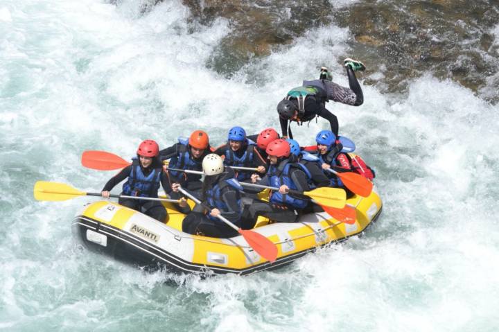 Balsa de rafting de Altaïr en el río Cabriel 