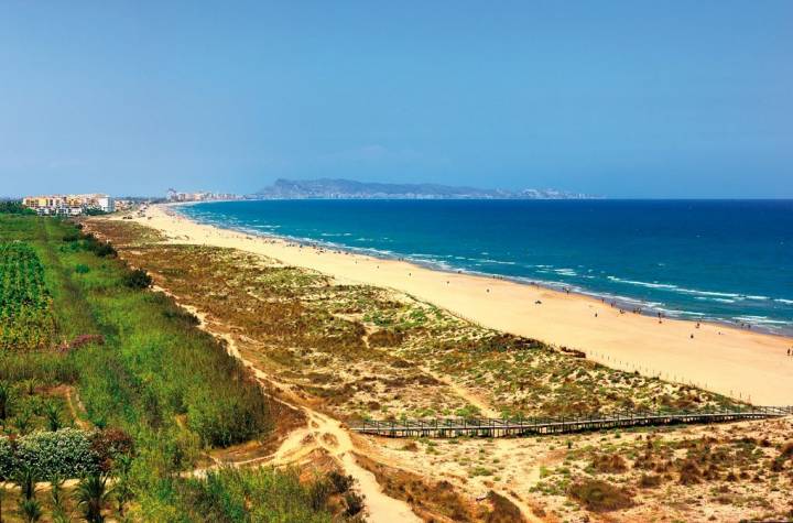 La bonita playa de L´Auir. Foto: Universitat Politècnica de València Campus de Gandia, Flickr.