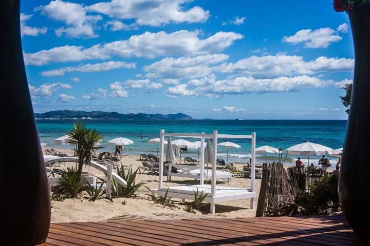 La playa de Es Caballet desde Chiringay.