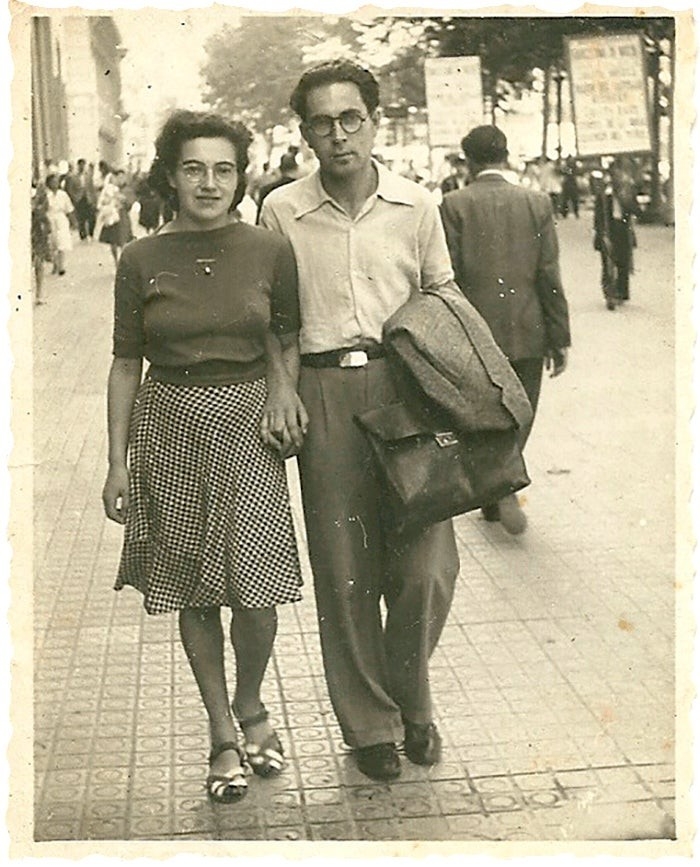 Betsy Wijnberg y Dan Ehrlich, paseando por Barcelona tras escapar de los nazis. Foto: Familia Peretz Cohen-Calvet.