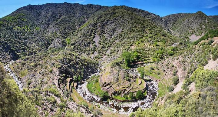 Los meandros del río Malvellido que pasan junto al volcán El Gasco. Foto: shutterstock