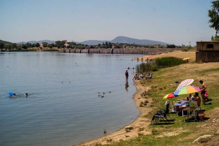 Este embalse en verano es un desahogo para los emeritenses.