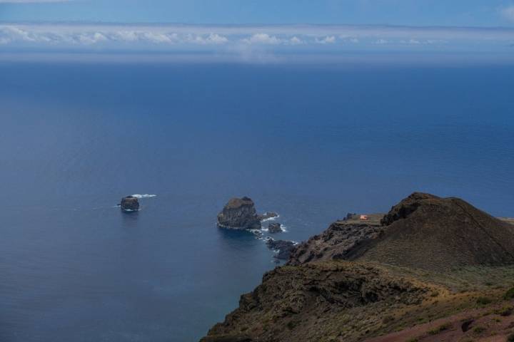 Vistas desde uno de los balcones en los que se aprecian los Roques de Salmor