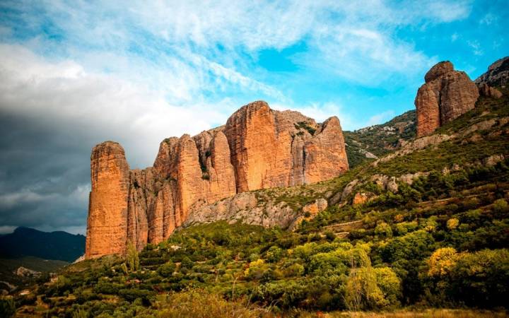 Panorámicas de la Hoya de Huesca, los Mallos del Agüero, Peña Rueba o los Mallos de Riglos. Foto: shutterstock.com