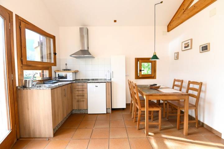 Cocina de una de las cabañas de A Carbiña.