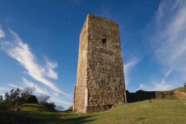 Una de las torres que se conservan del castillo.