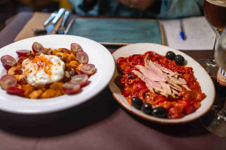 Restaurante CESAR-pimientos asados con ventresca y migas