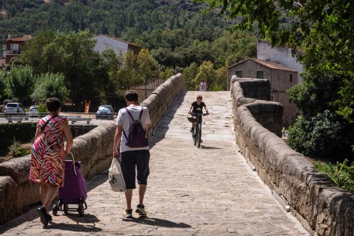 Puente románico de Navaluenga