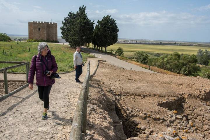 Dice la leyenda que en esta Torre que da nombre al yacimiento murió asesinada Doña Blanca.