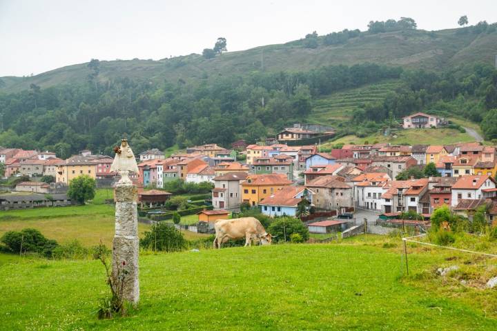 En el año 2012, Cué cuando fue nombrado pueblo ejemplar de Asturias.