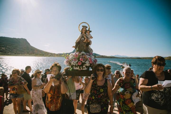 En este embalse se celebra el día de la Virgen del Carmen