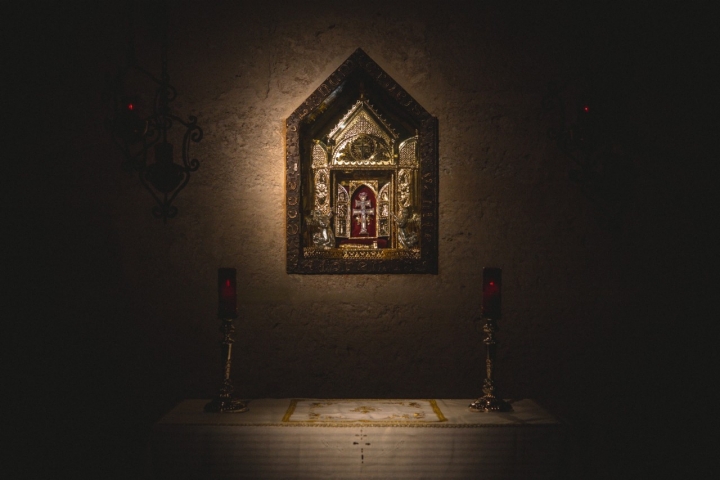 En su interior se guarda la reliquia de la Vera Cruz.