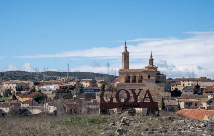 Panorámica de Fuendetodos llegando desde la carretera de Zaragoza.