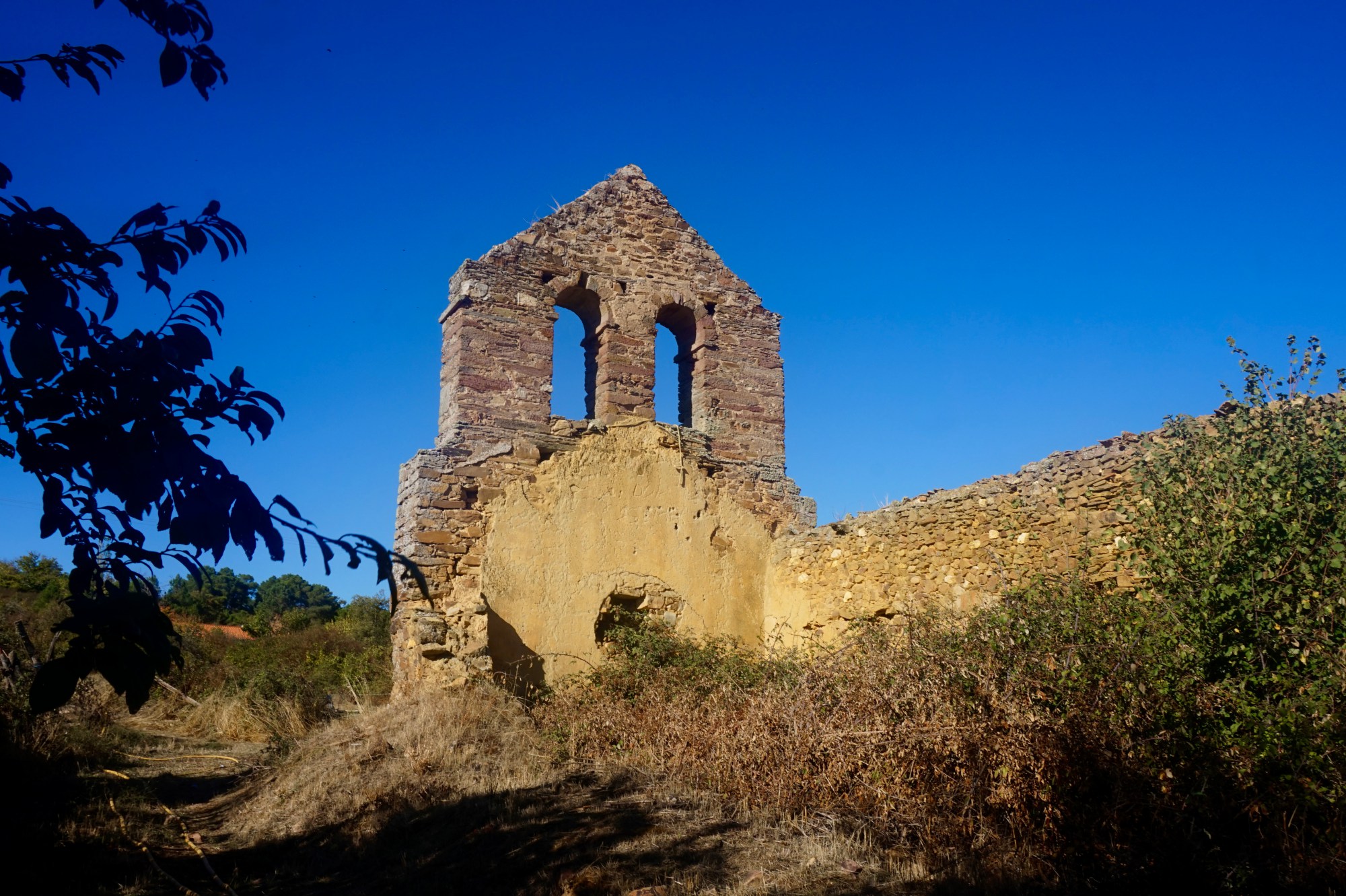 Las ruinas de la ermita de San Lorenzo en Tábara.