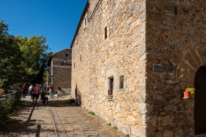 En las calles de Tella se puede visitar al Casa de la Bruja.