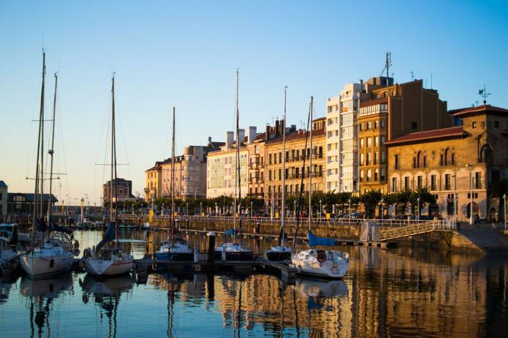 El antiguo barrio de Cimadevilla. Foto: Shutterstock.