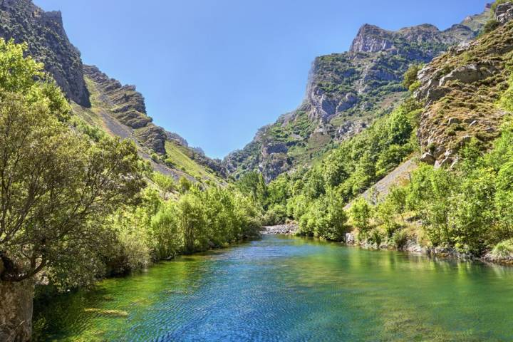 La presa de Caín, en plena ruta del Cares