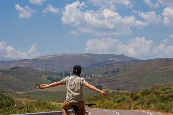 Carretera panorámica sin apenas tráfico.