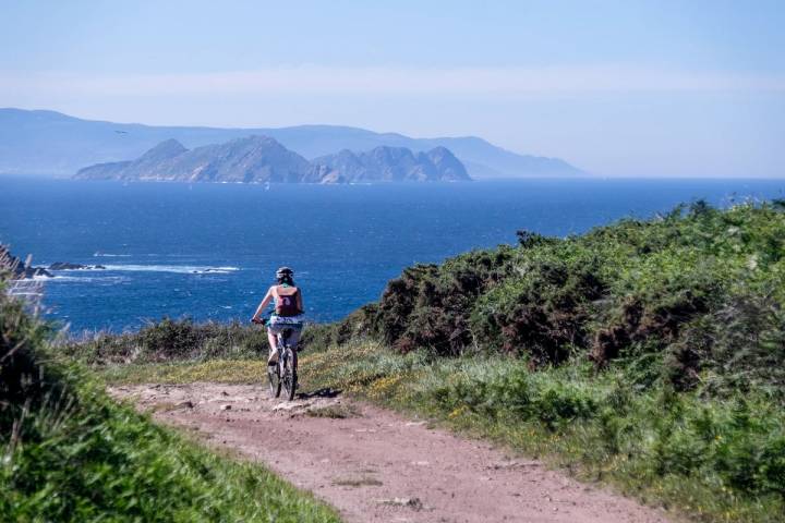 La dureza de algunos tramos del camino se alivia con las vistas isleñas.