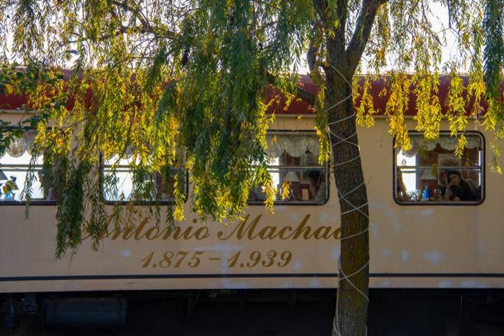 El vagón-restaurante que adorna el barrio de Zamarramala desde 2011.