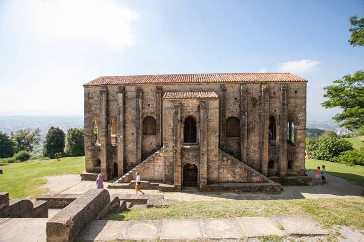 Santa María del Naranco, joya del prerrománico que conmueve desde hace 1.200 años. Foto: José García.