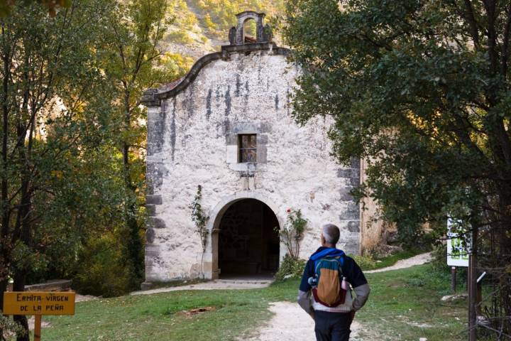 Ermita de la Virgen de la Peña, en el nacimiento del río Pitaque