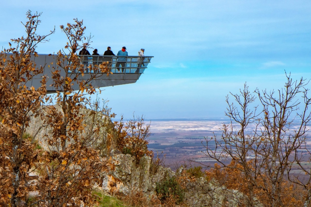Peñas Llanas, el mirador que se asoma al otoño de Riaza y a sus pueblos de colores