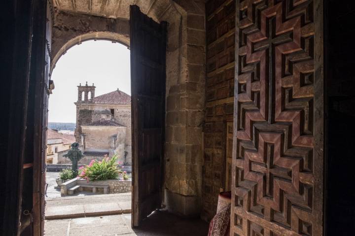 Vista de Plaza de España del pueblo desde la Iglesia de Almocóvar.