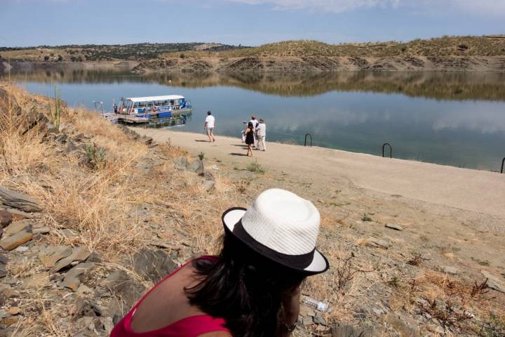 El embarcadero del embalse de Alcántara, punto de salida de algunos de los cruceros.