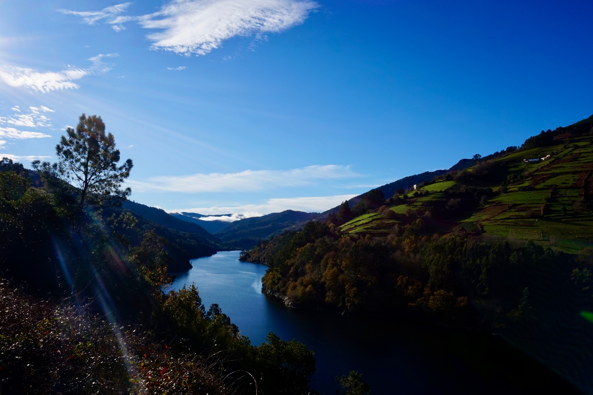 Vista del pantano de Doiras.