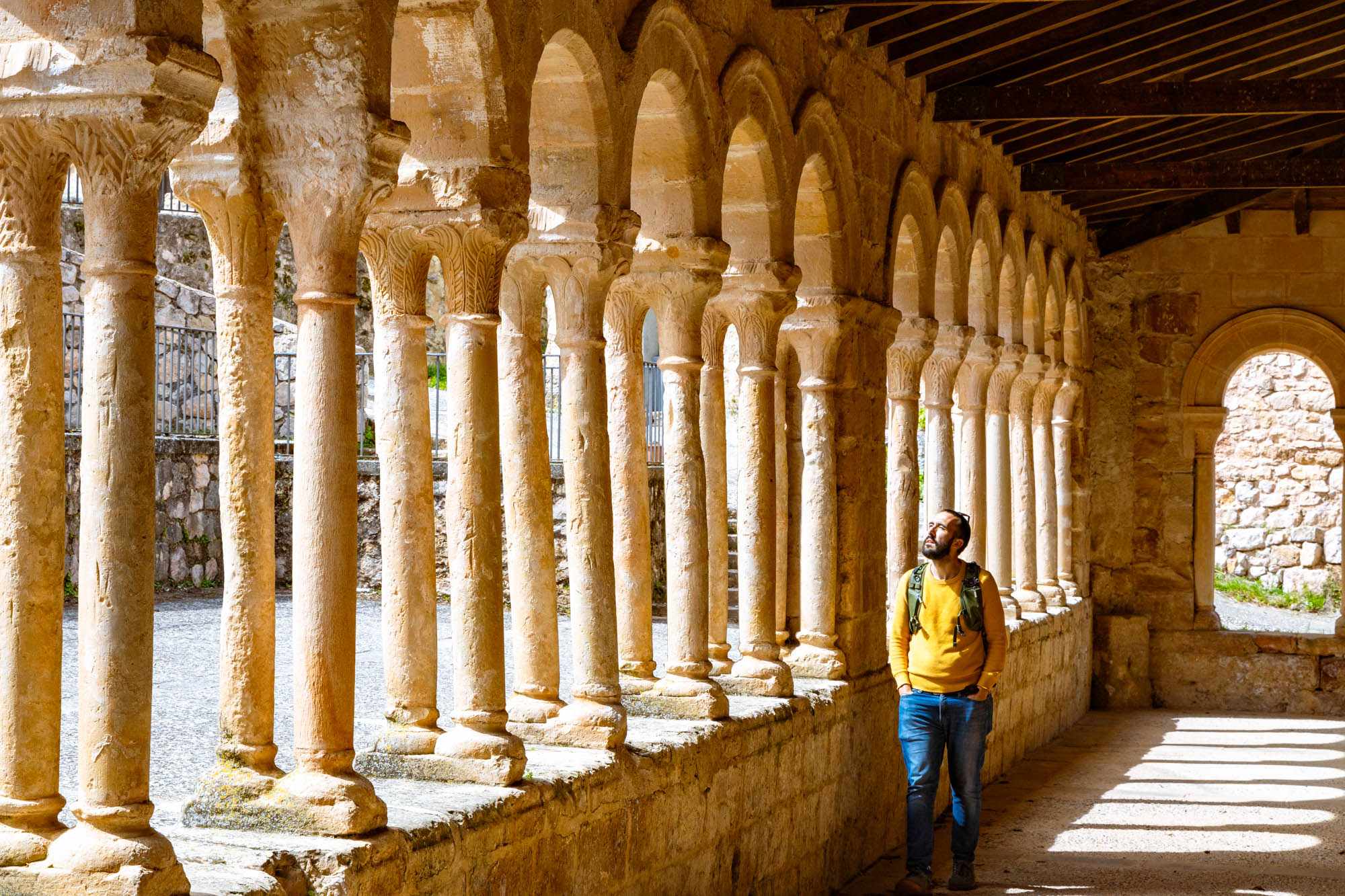 Pórtico de la Iglesia del Salvador de Carabias.