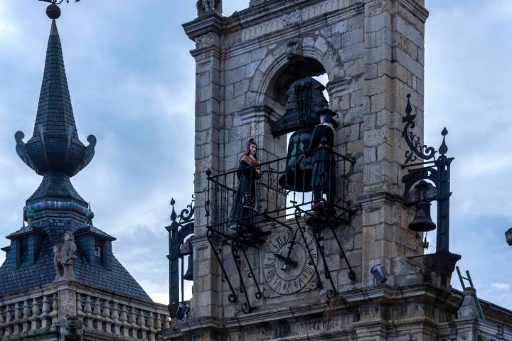 Pedro Mato, el misterioso maragato, preside en Astorga, capital económica de la Maragatería.