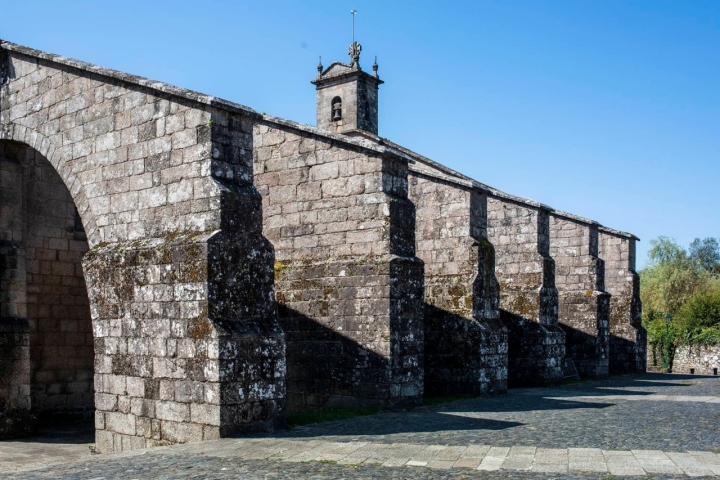 Los contrafuertes de Santa María del Roo que admiraron a Wharton.