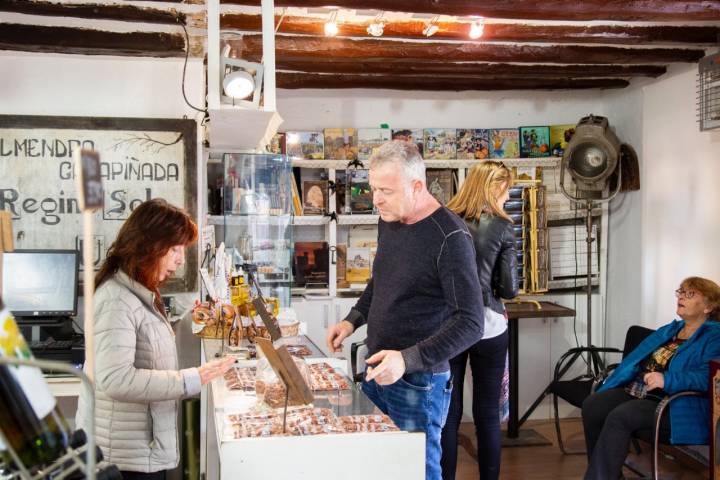 Ujué: tienda 'Regino Sola' (interior del establecimiento)